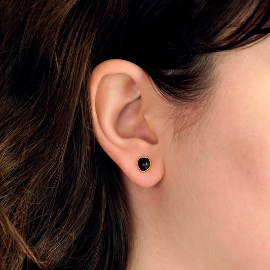 mini boucles d'oreilles à tige noires