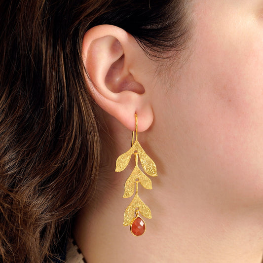 Boucles d'oreilles guirlande de feuilles avec pierre rouge orangé