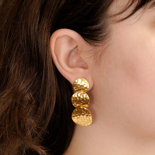 Boucles d'oreilles en plaques martelées