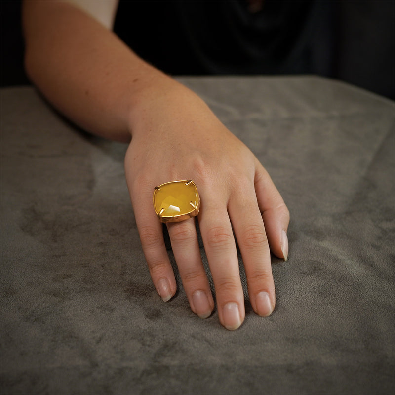 Ring mit großem Honigachat